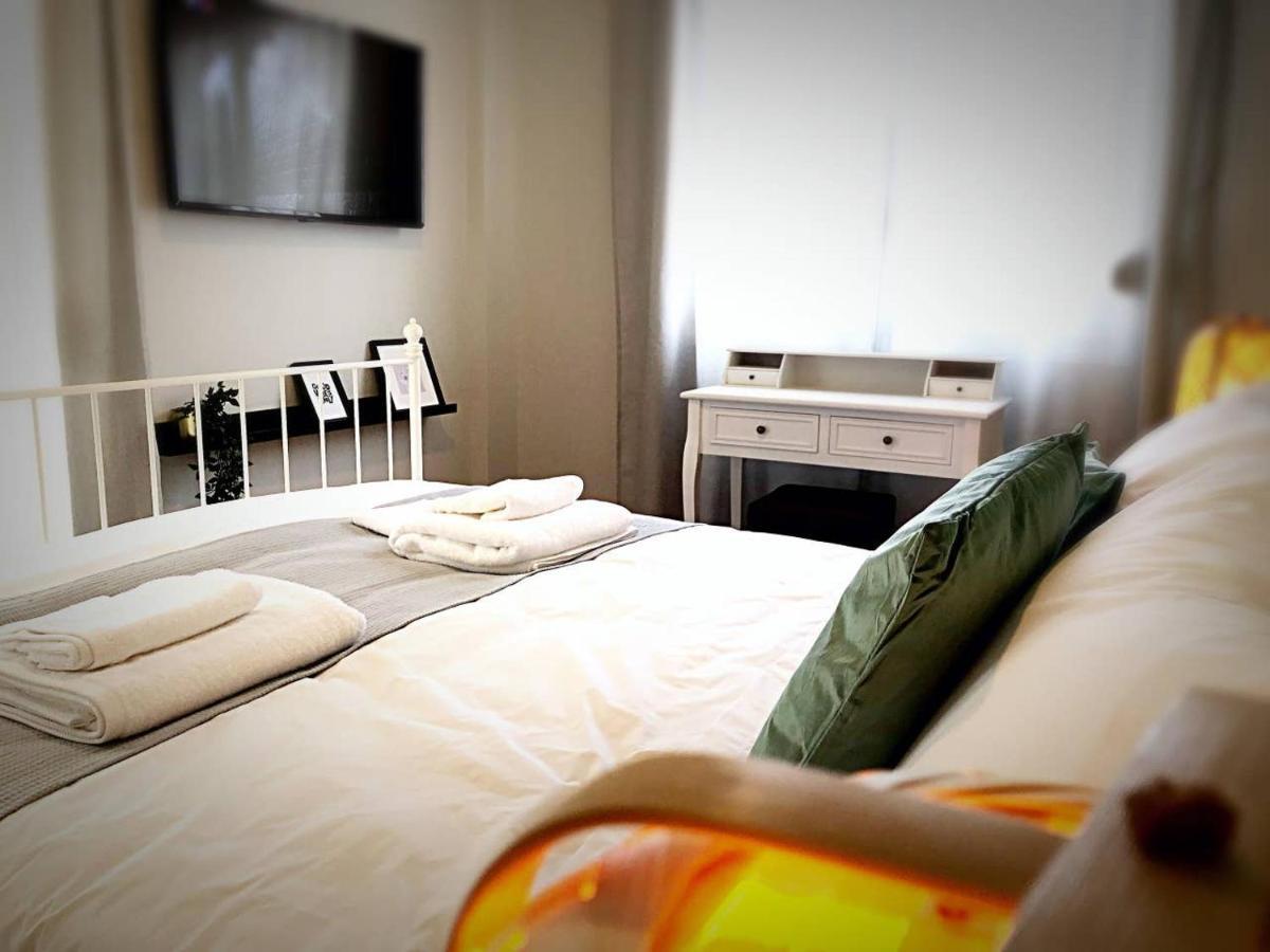 Victoria 5Star / 5Br Bigapt / Sauna / 2Min To Metro Aten Exteriör bild
